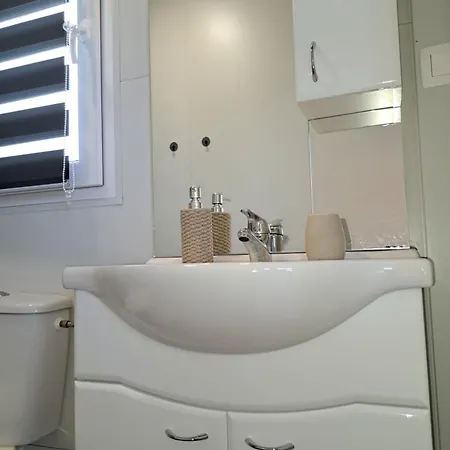 Small Vikendica Manjadvorci